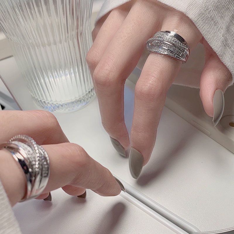 Pierścionek z cyrkoniami w kol – Chrome Hearts Ring recenzja i cena