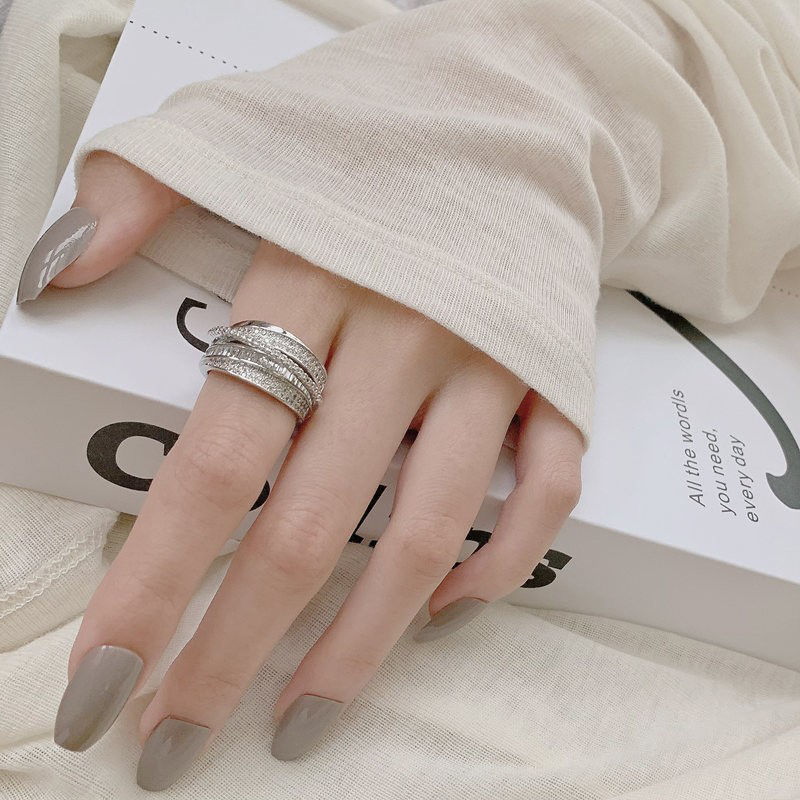 Pierścionek z cyrkoniami w kol – Chrome Hearts Ring recenzja i cena