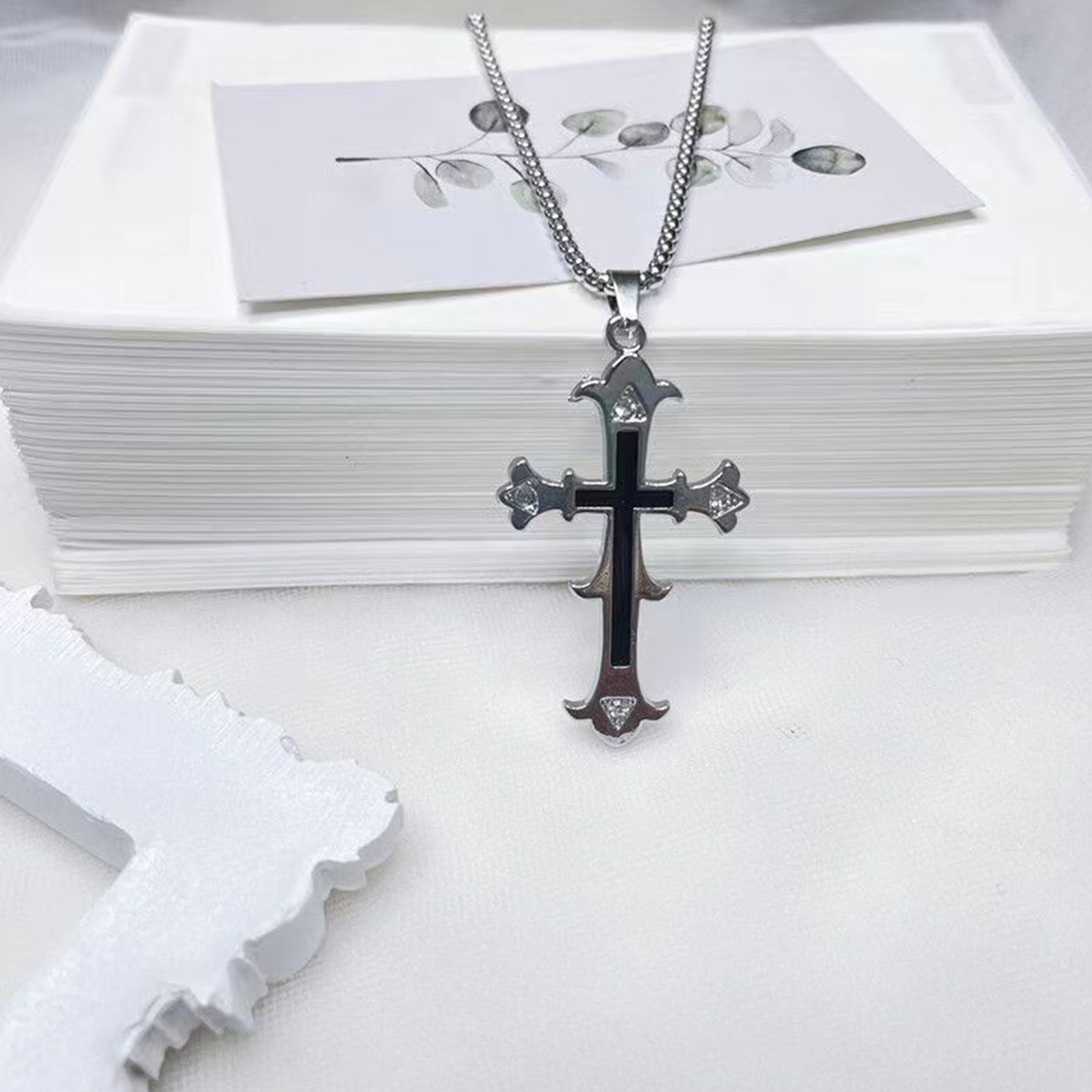 Naszyjnik z krzyżykiem, chromo – Chrome Hearts Ring recenzja i cena